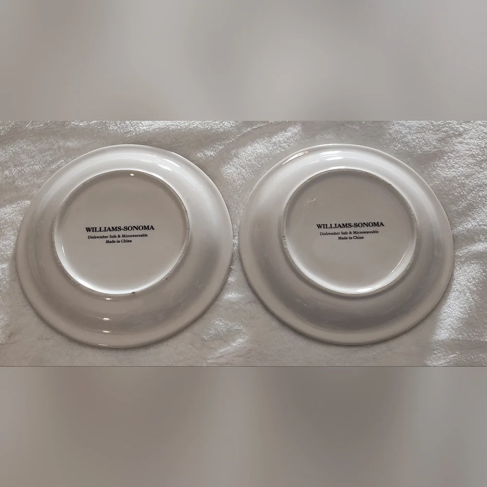 NEW & VINTAGE! Williams-Sonoma White Christmas Themed Plate Set